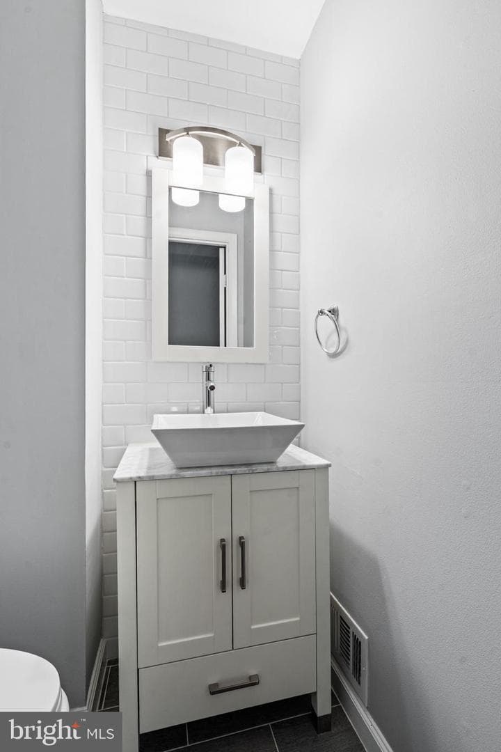 6392 Eighth Circle photo 10
