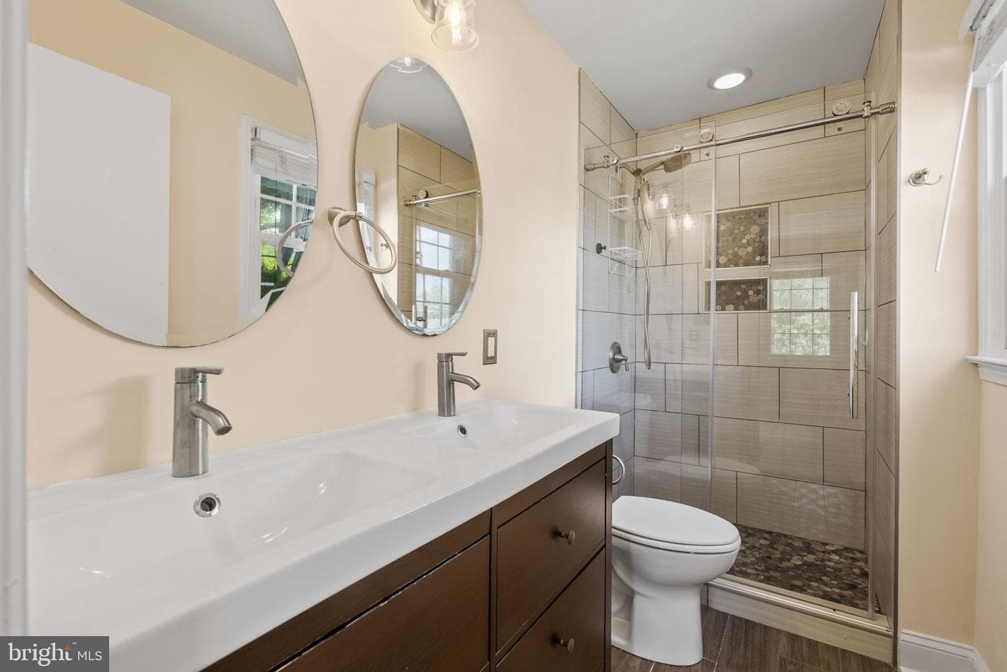 8361 Thompson Road photo 19