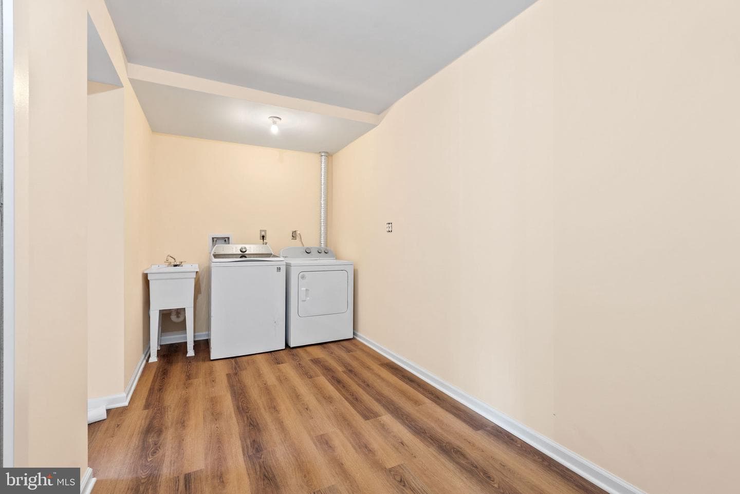 8361 Thompson Road photo 30