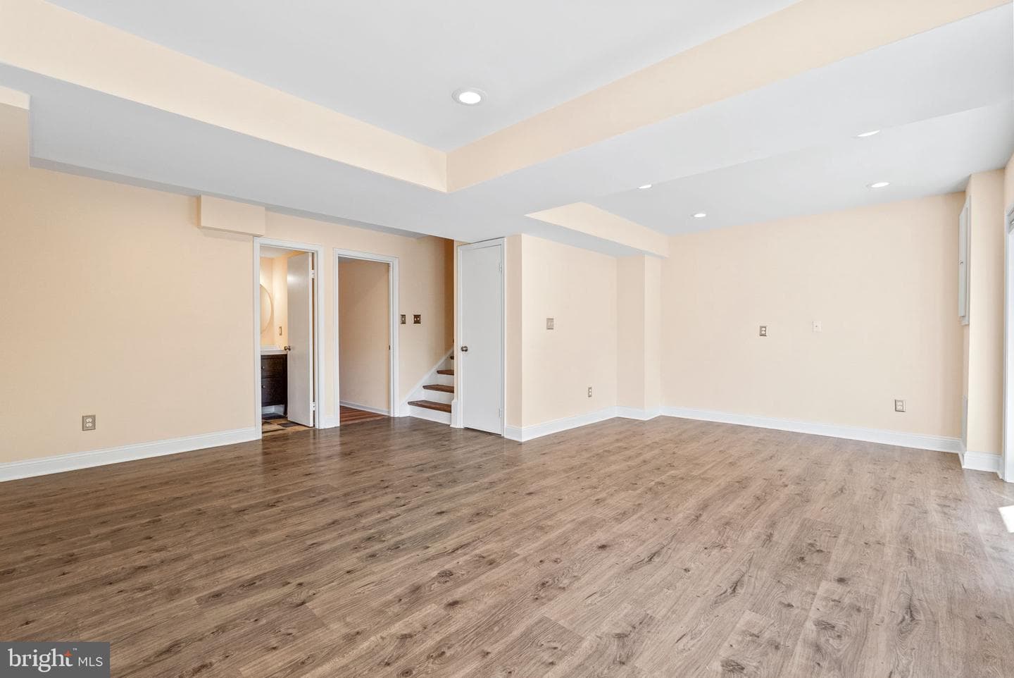 8361 Thompson Road photo 32
