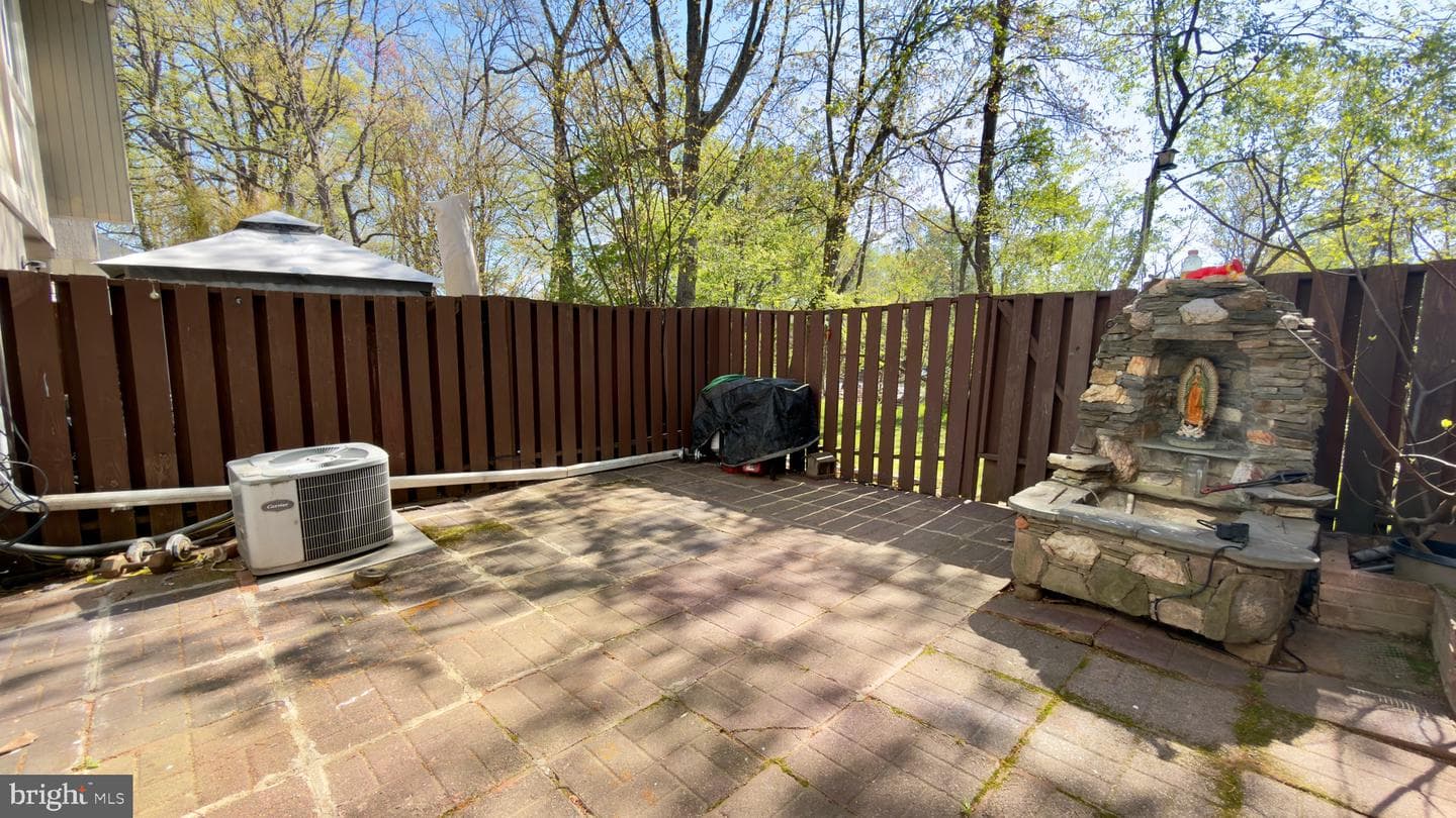 2219 Southgate Square photo 13