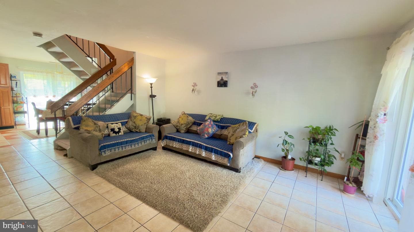 2219 Southgate Square photo 5