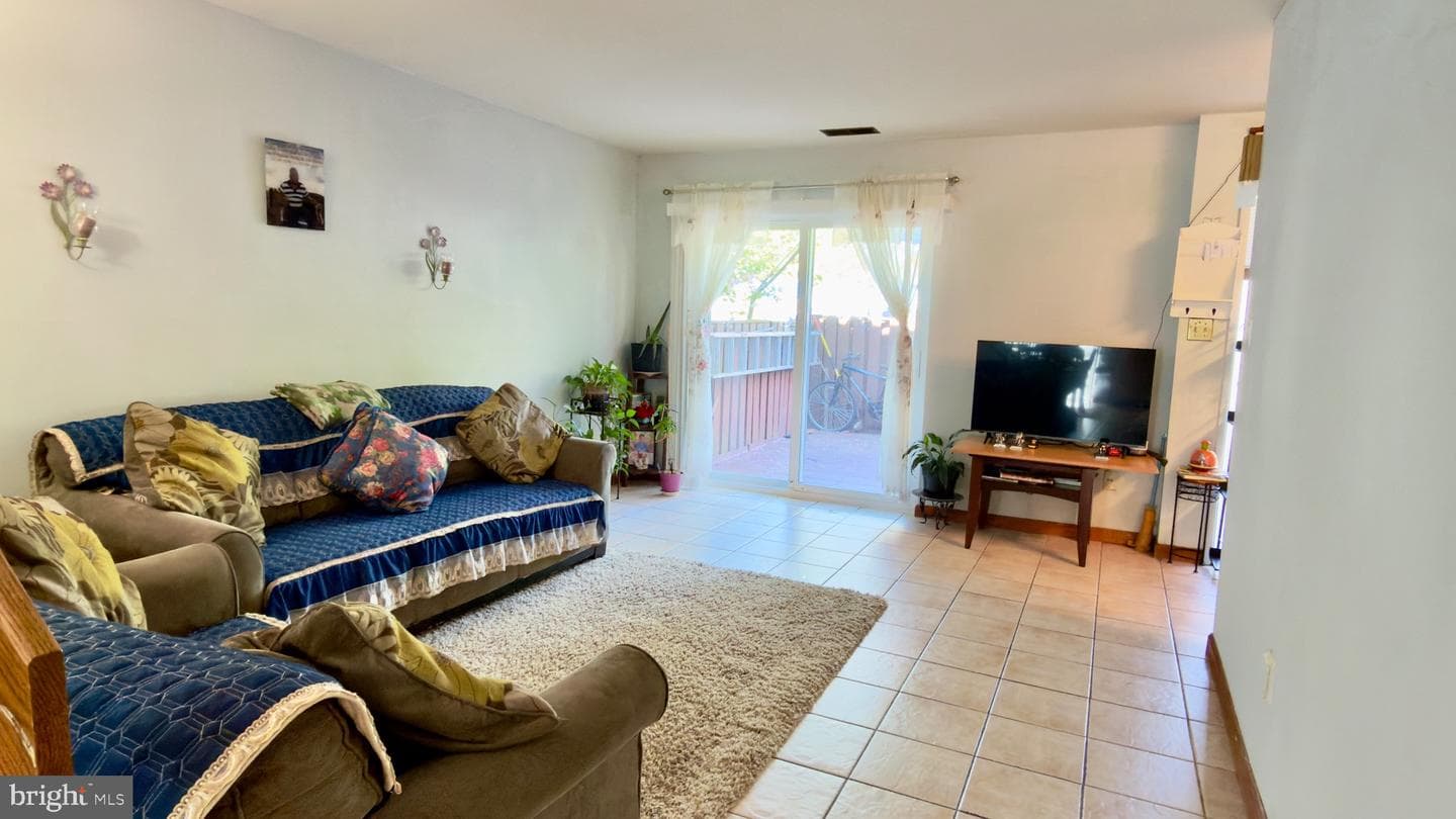 2219 Southgate Square photo 6