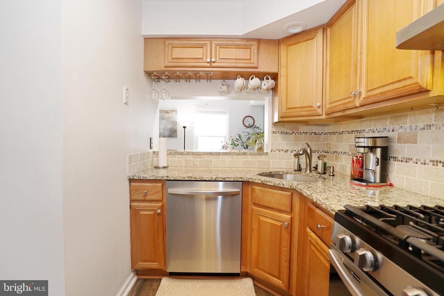 6038 Netherton Street photo 17