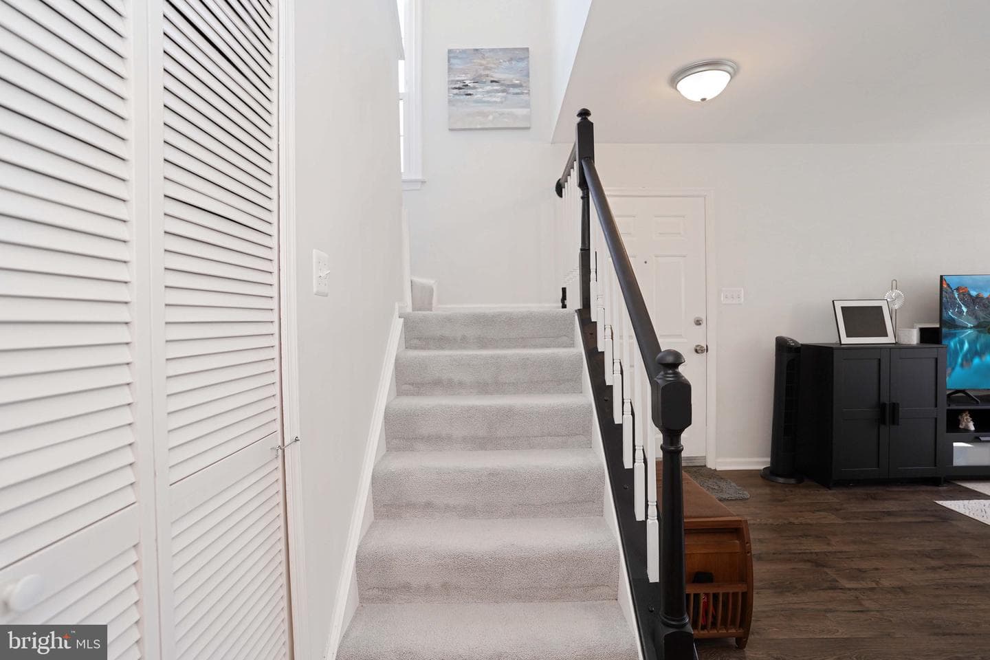 6038 Netherton Street photo 18