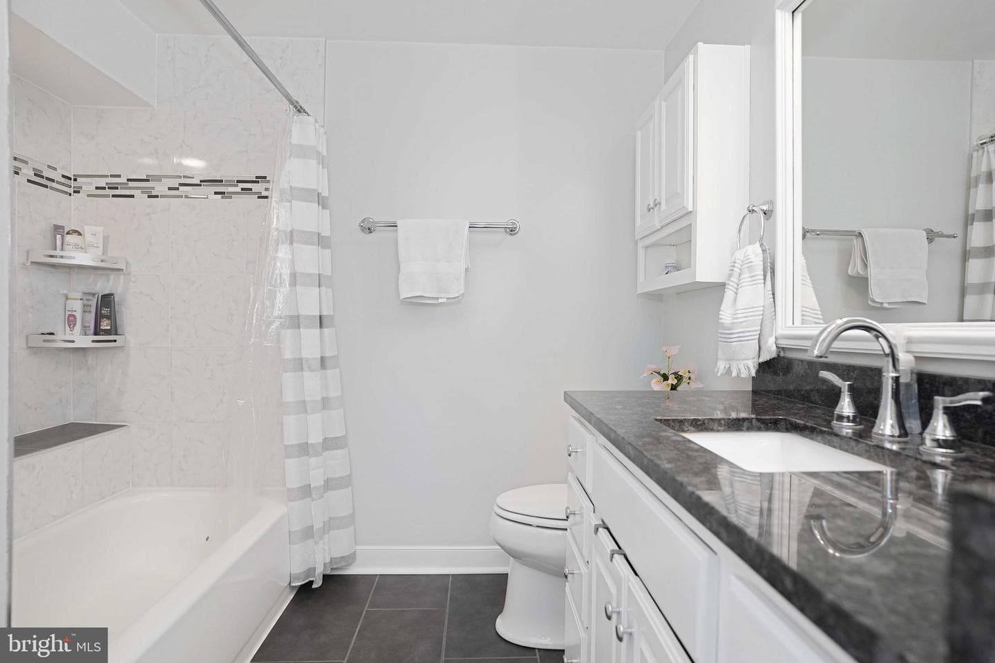 6038 Netherton Street photo 20