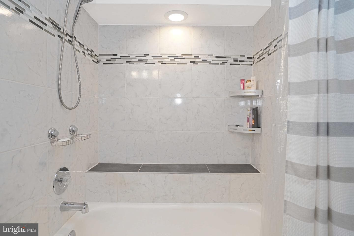 6038 Netherton Street photo 22