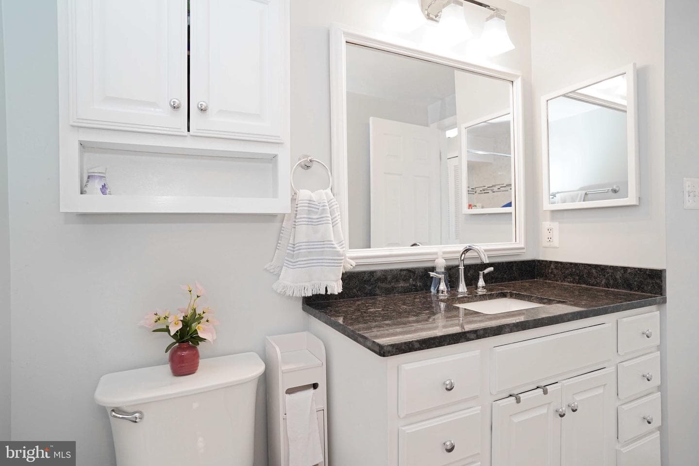 6038 Netherton Street photo 23
