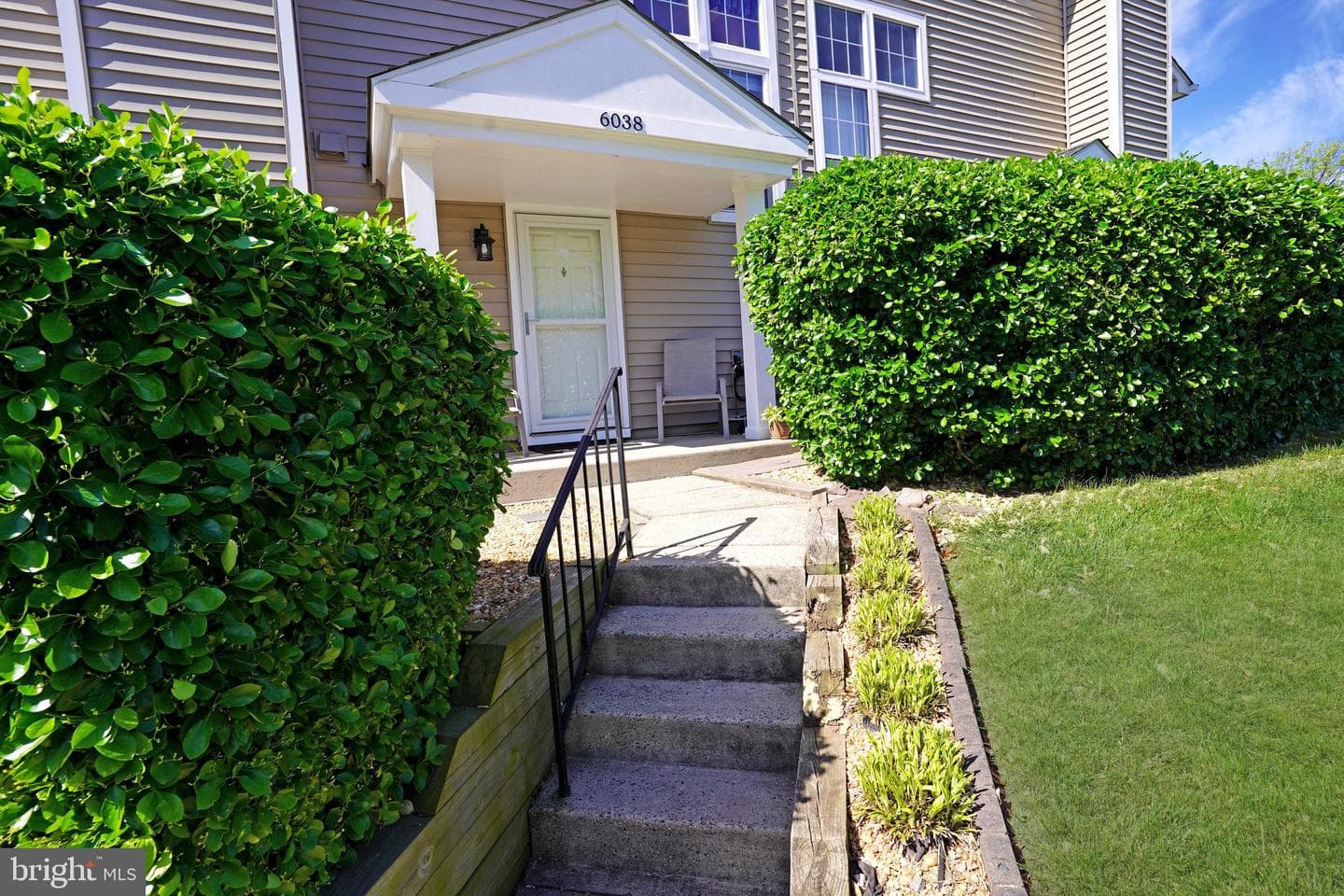 6038 Netherton Street photo 32