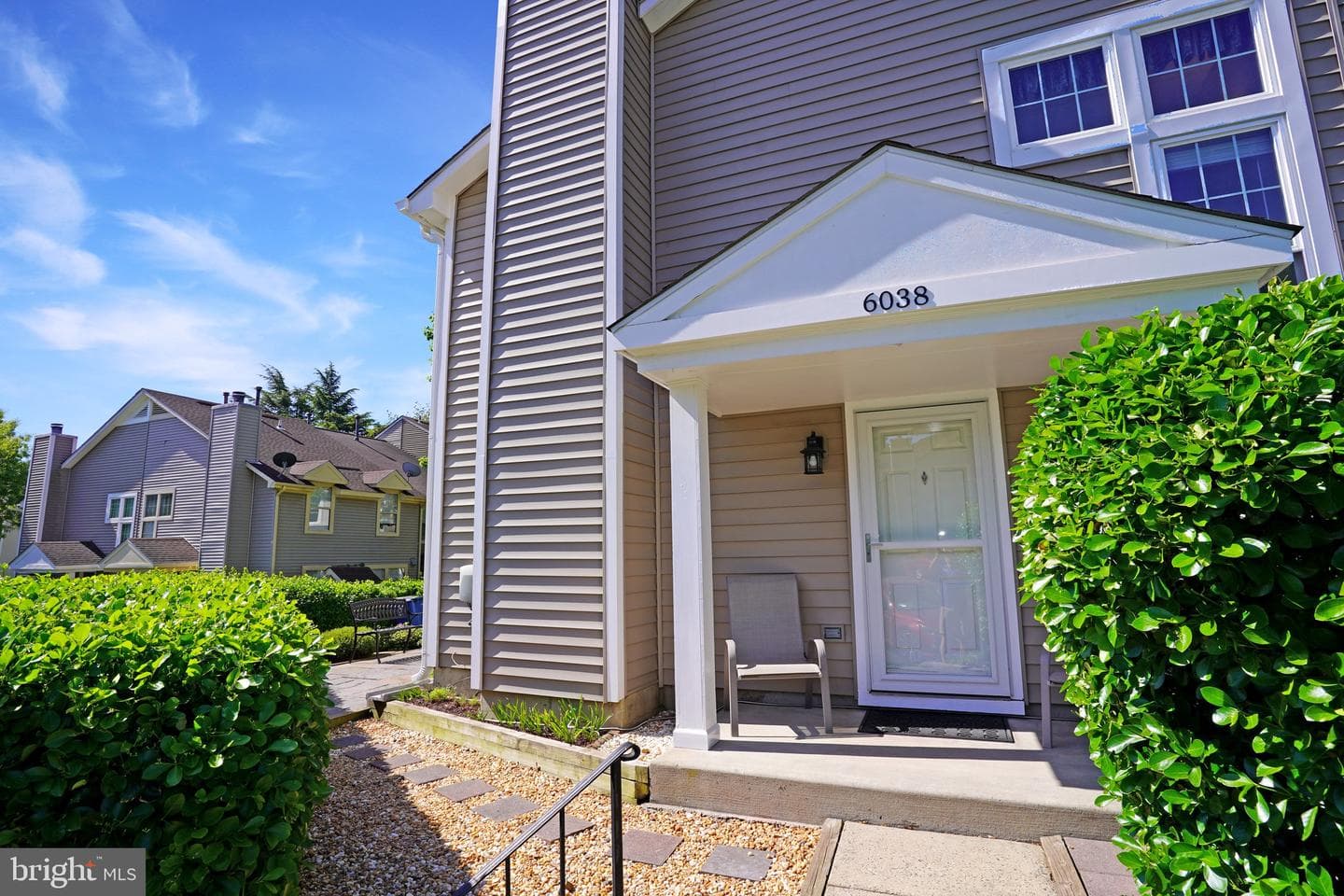 6038 Netherton Street photo 33