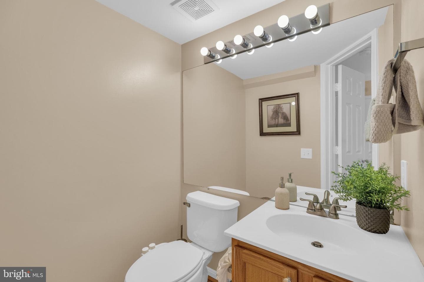 8200 Catbird Circle #201 photo 17