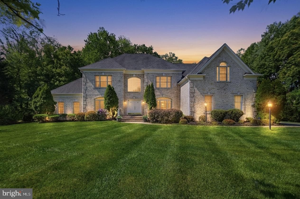 9395 Wolf Trap Creek Court, Great Falls