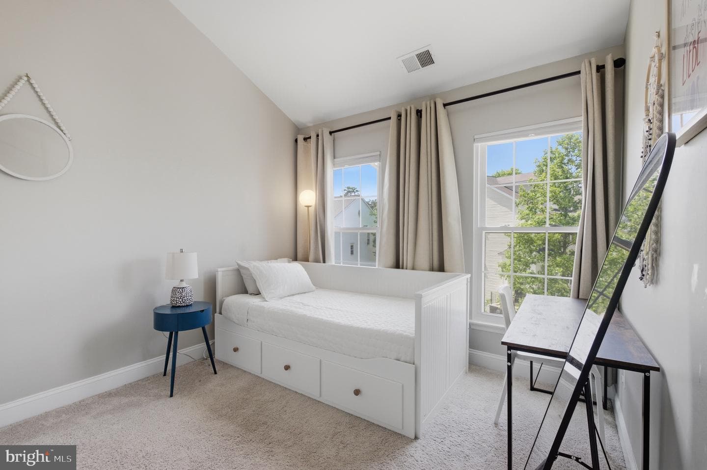 2078 Capstone photo 25