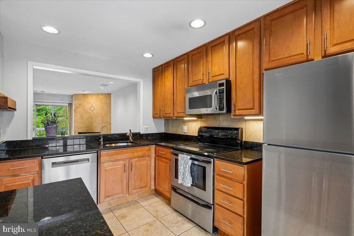 2914 Yarling Court photo 3