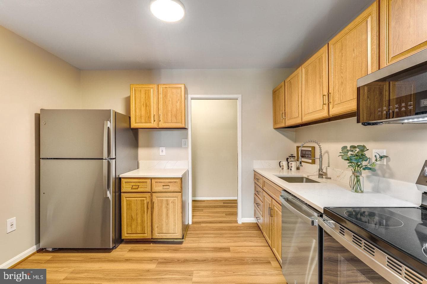 9720 Kingsbridge Drive #201 photo 5