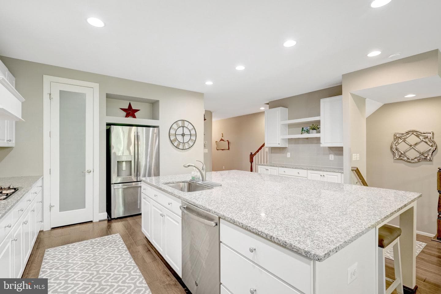 6421 Beatles Lane photo 10