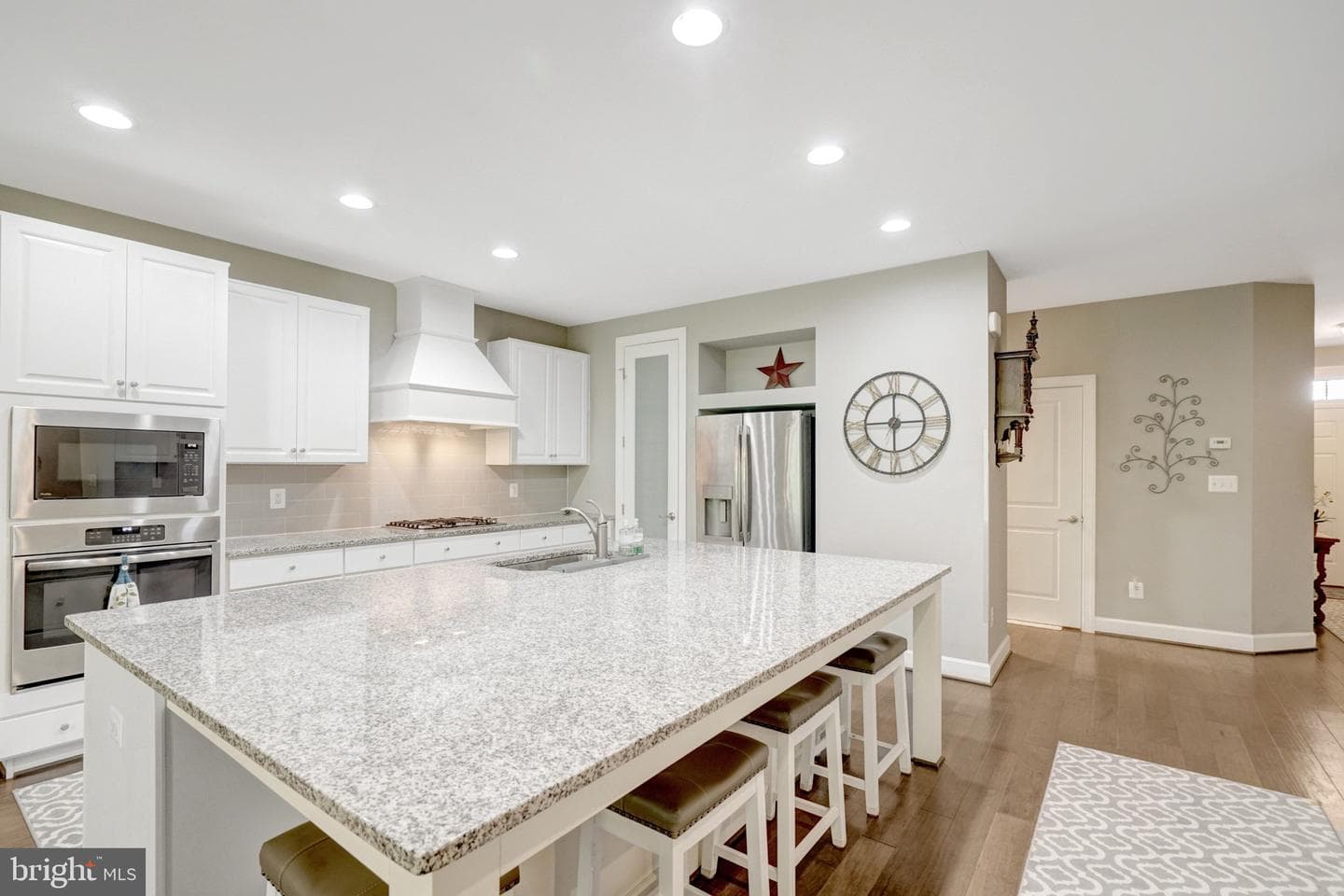 6421 Beatles Lane photo 11