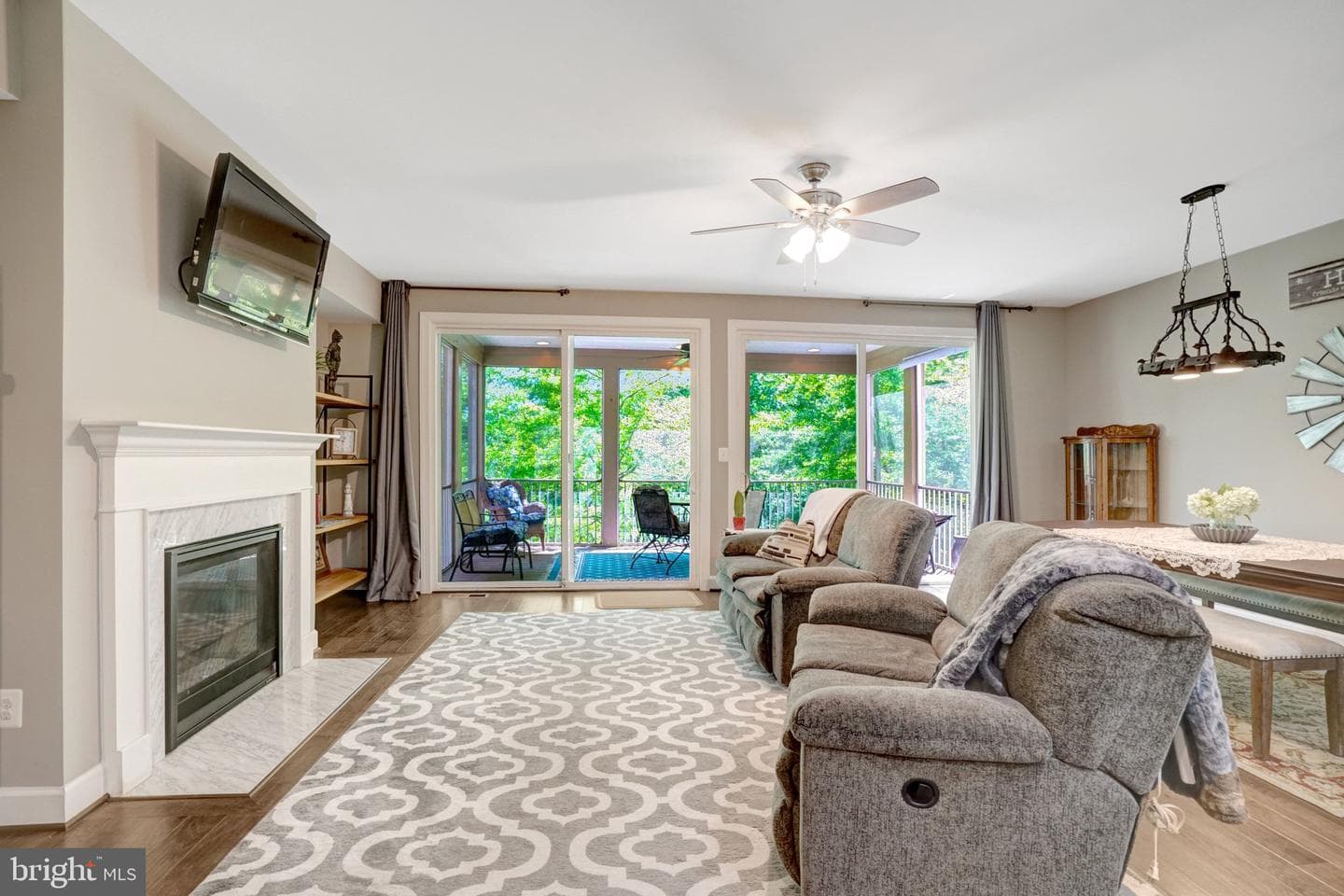 6421 Beatles Lane photo 19