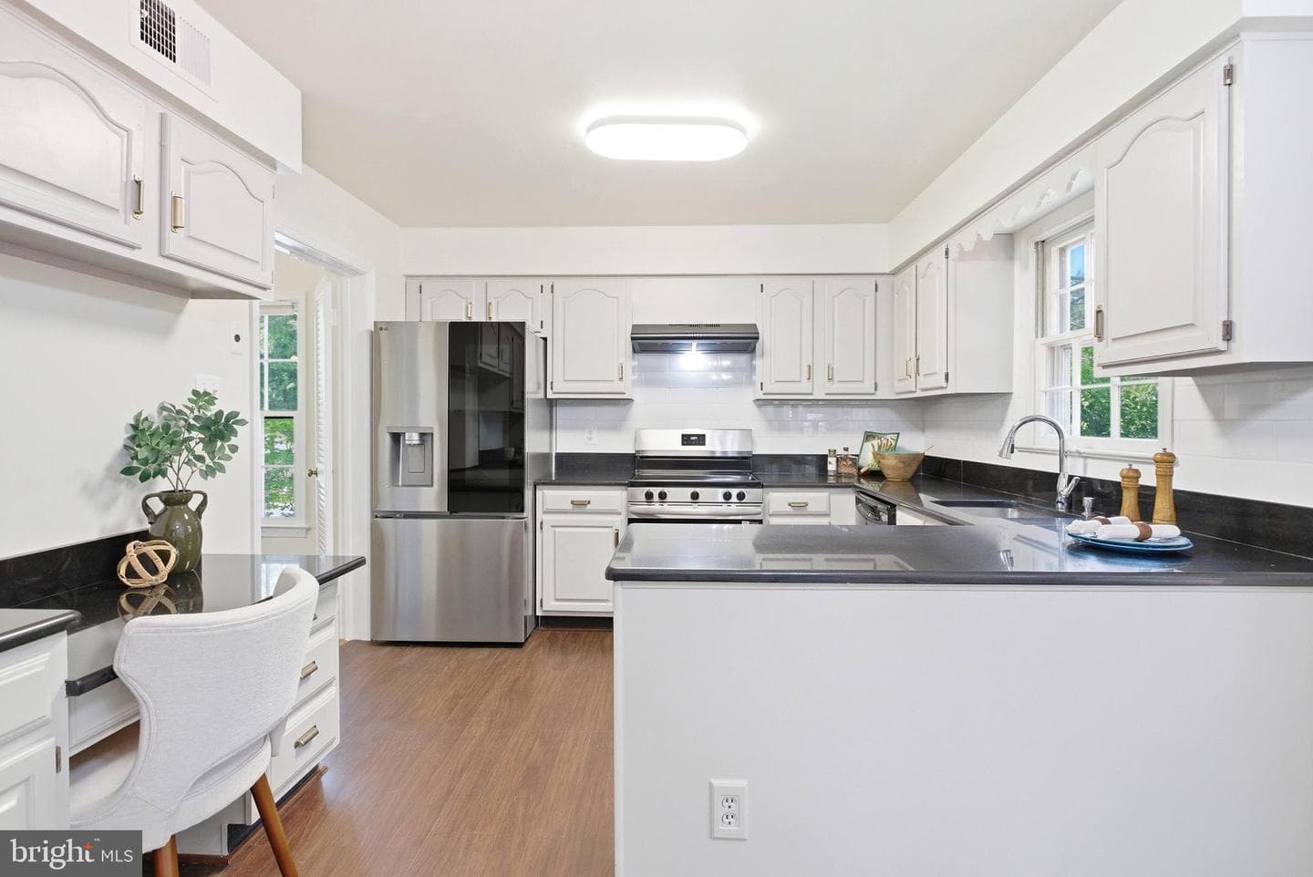9202 Dorothy Lane photo 18