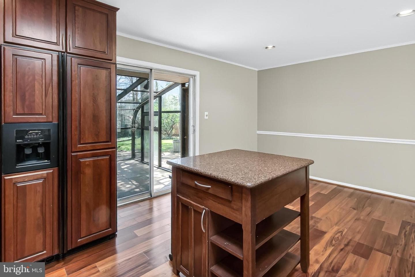 5509 Inverchapel Road photo 11