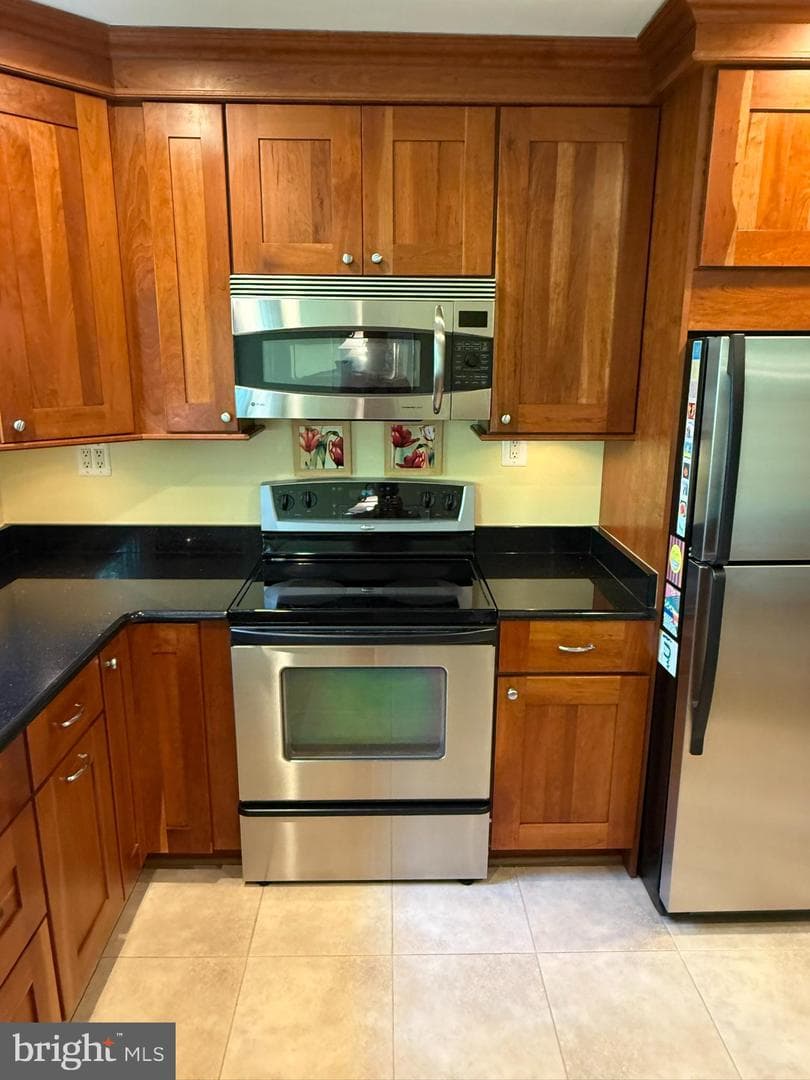 5810 Hall Street photo 31
