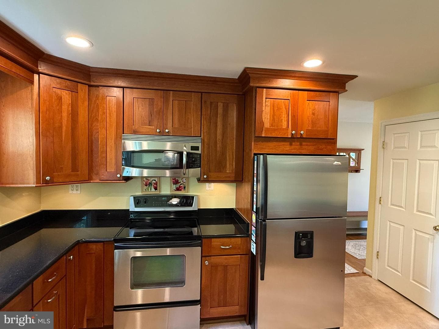 5810 Hall Street photo 32