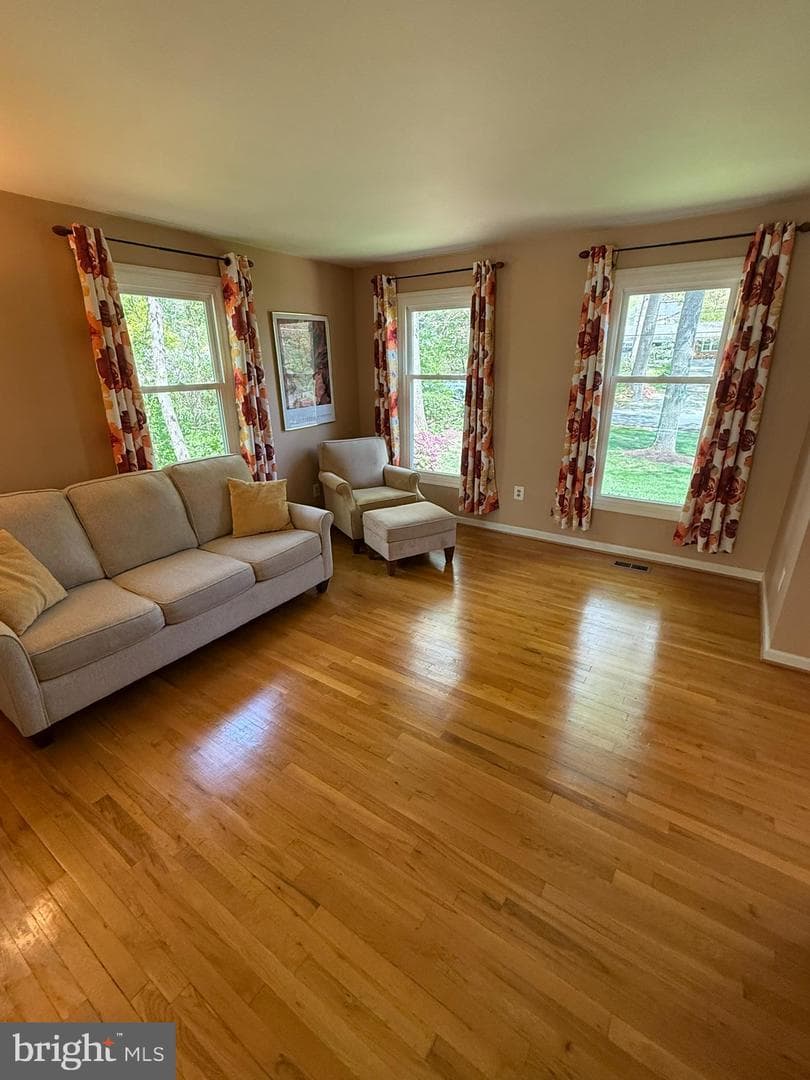 5810 Hall Street photo 36