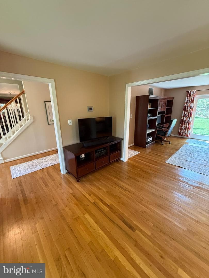 5810 Hall Street photo 37
