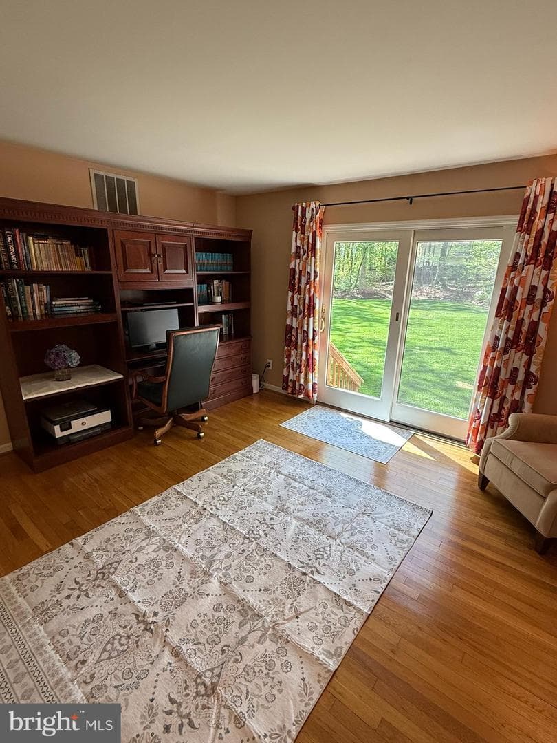 5810 Hall Street photo 40