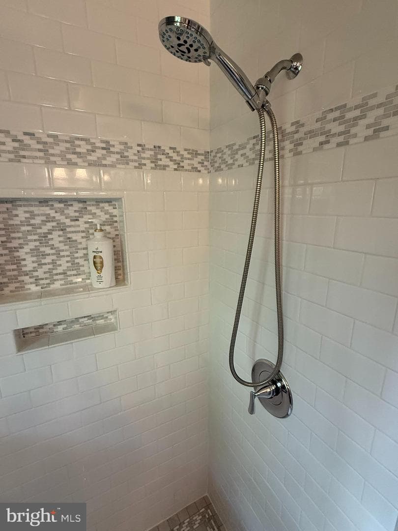 5810 Hall Street photo 50