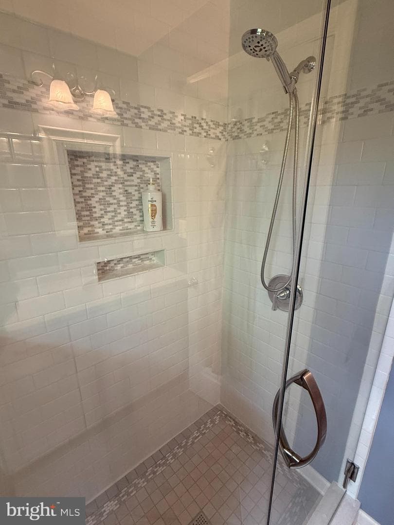 5810 Hall Street photo 53