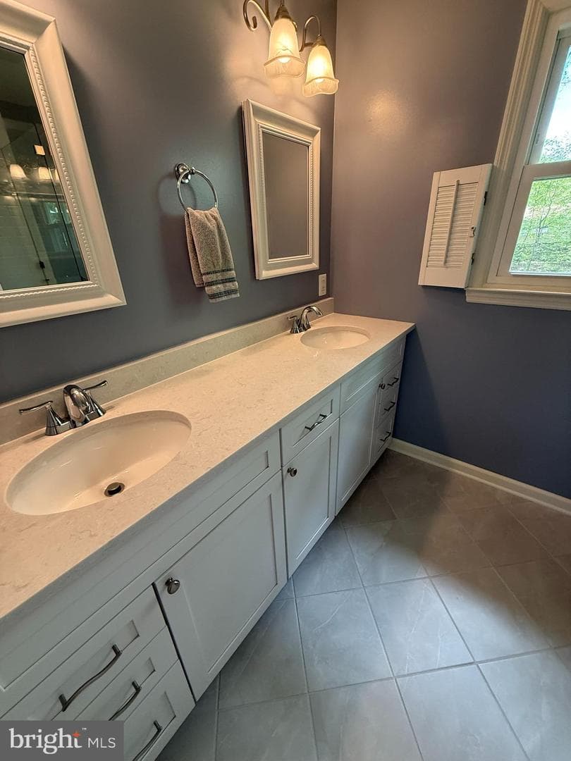 5810 Hall Street photo 55