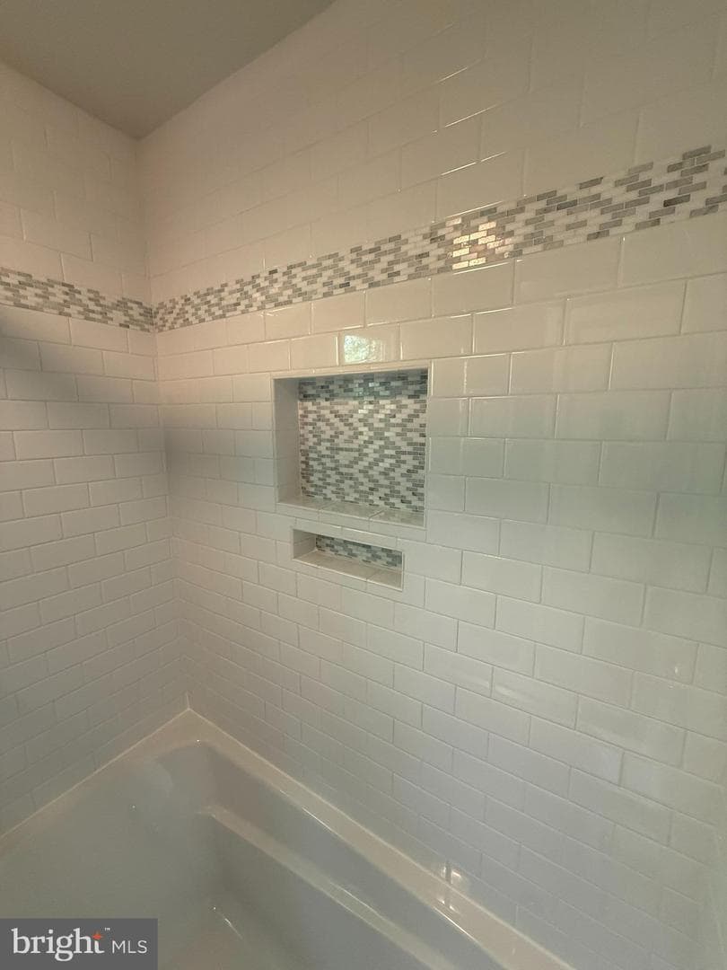5810 Hall Street photo 62