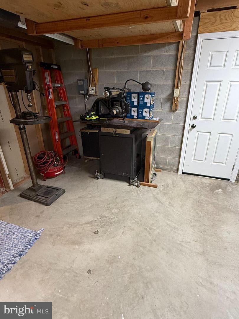 5810 Hall Street photo 89