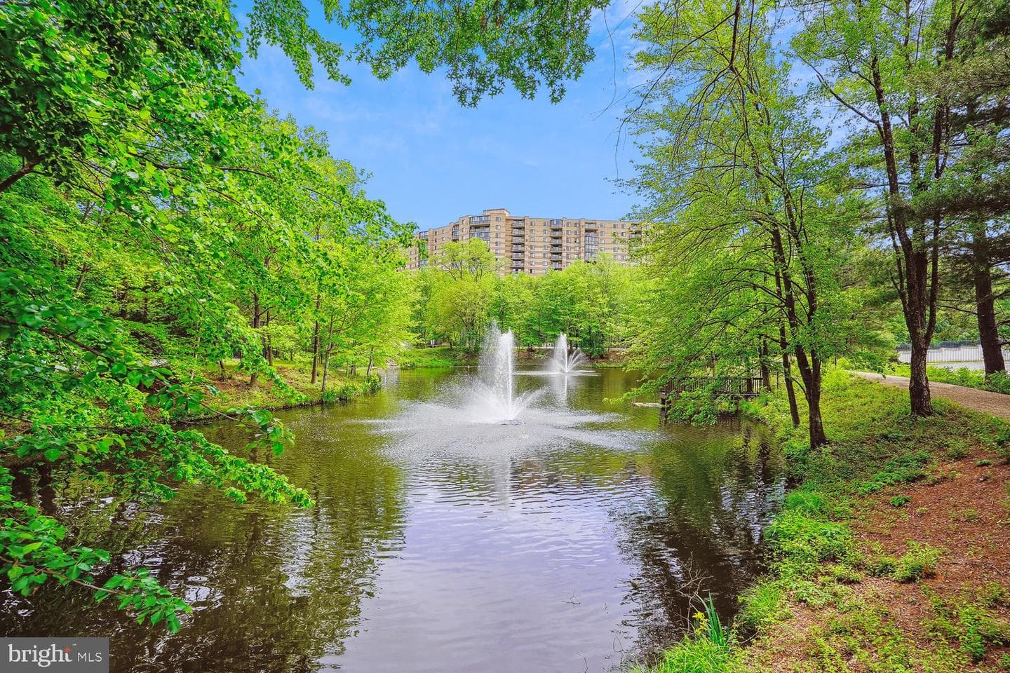 8360 Greensboro Drive #1010 photo 32