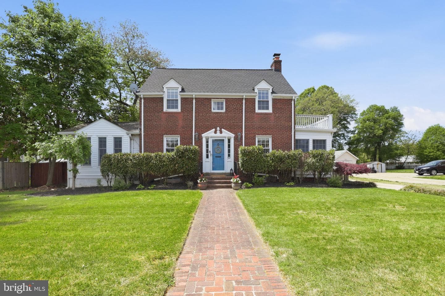 3427 Memorial Street photo 2
