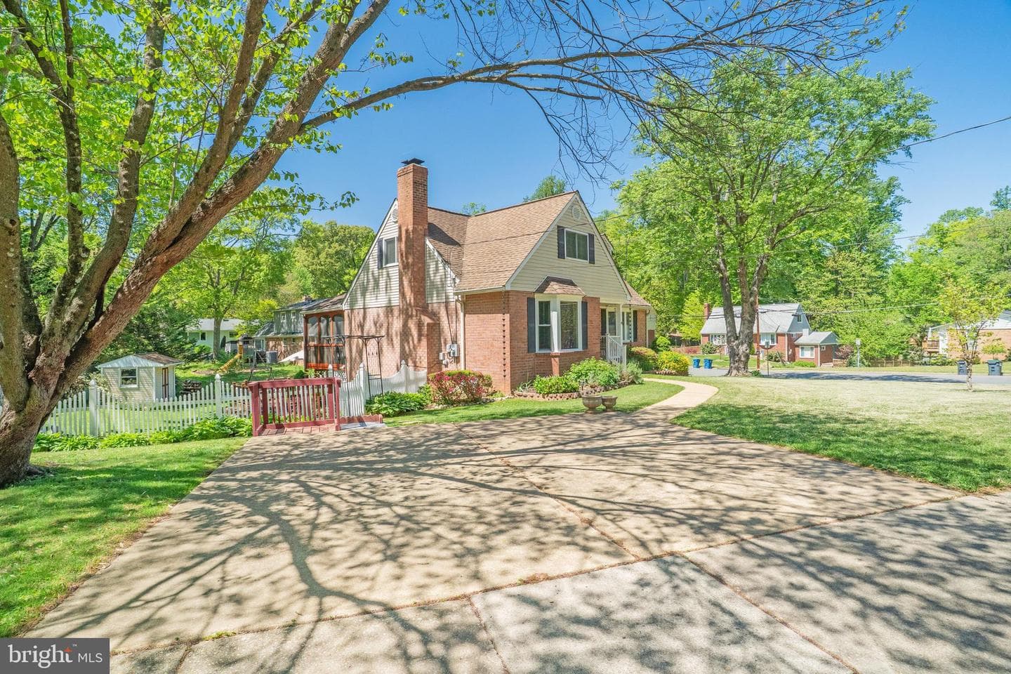 5300 Kings Park Drive photo 3
