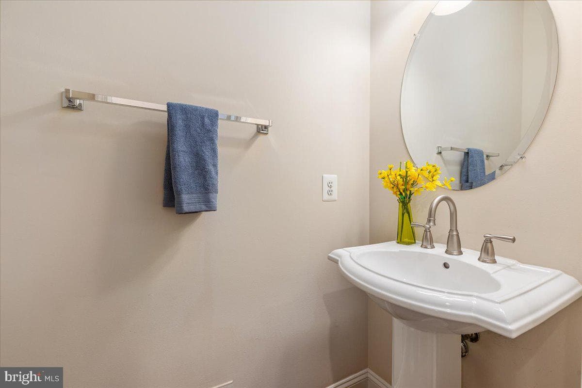 5645 Tower Hill Circle photo 31