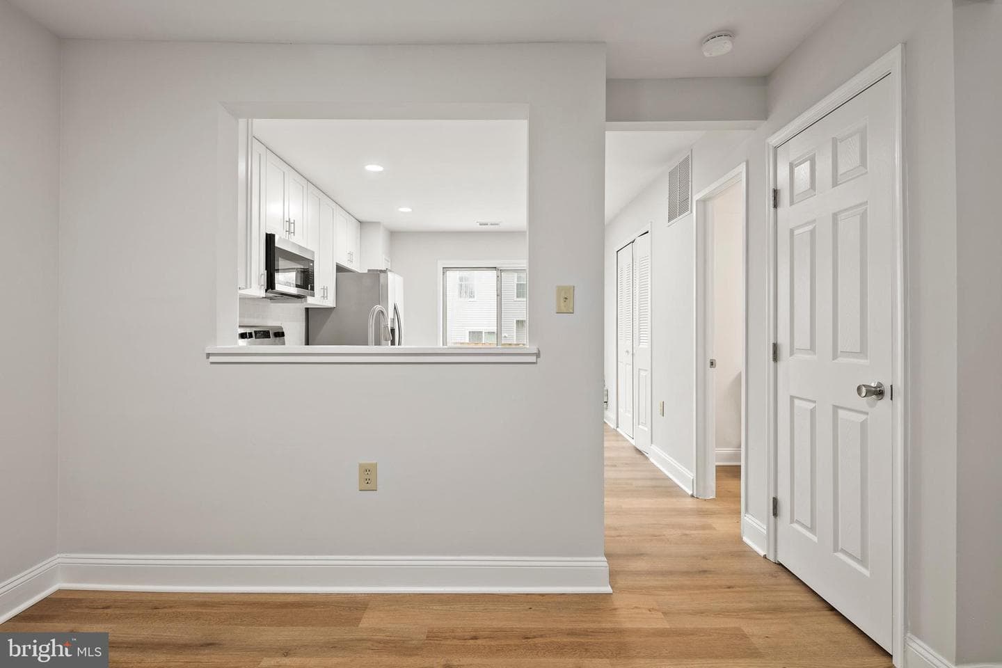 8684 Venoy Court photo 10