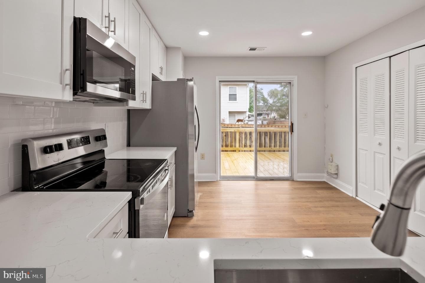 8684 Venoy Court photo 5