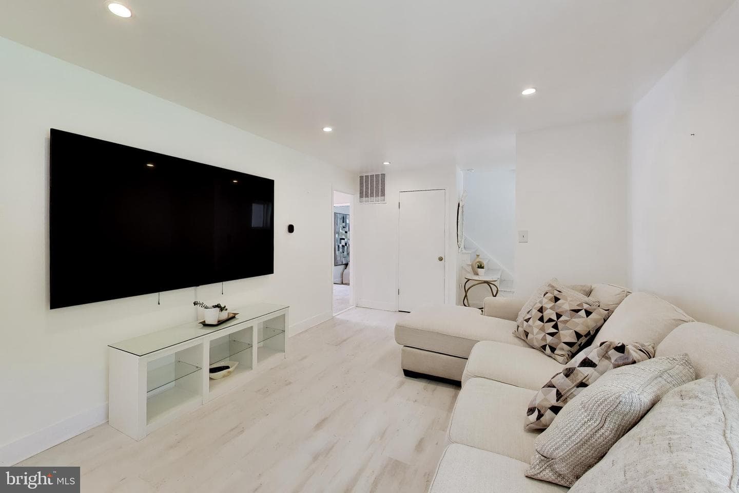 5510 Eastbourne Drive photo 11