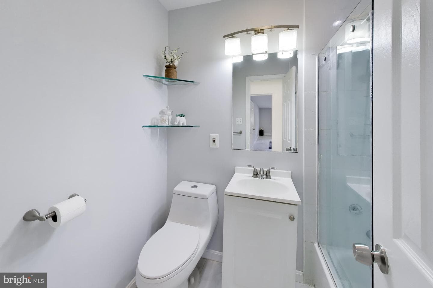 5510 Eastbourne Drive photo 13
