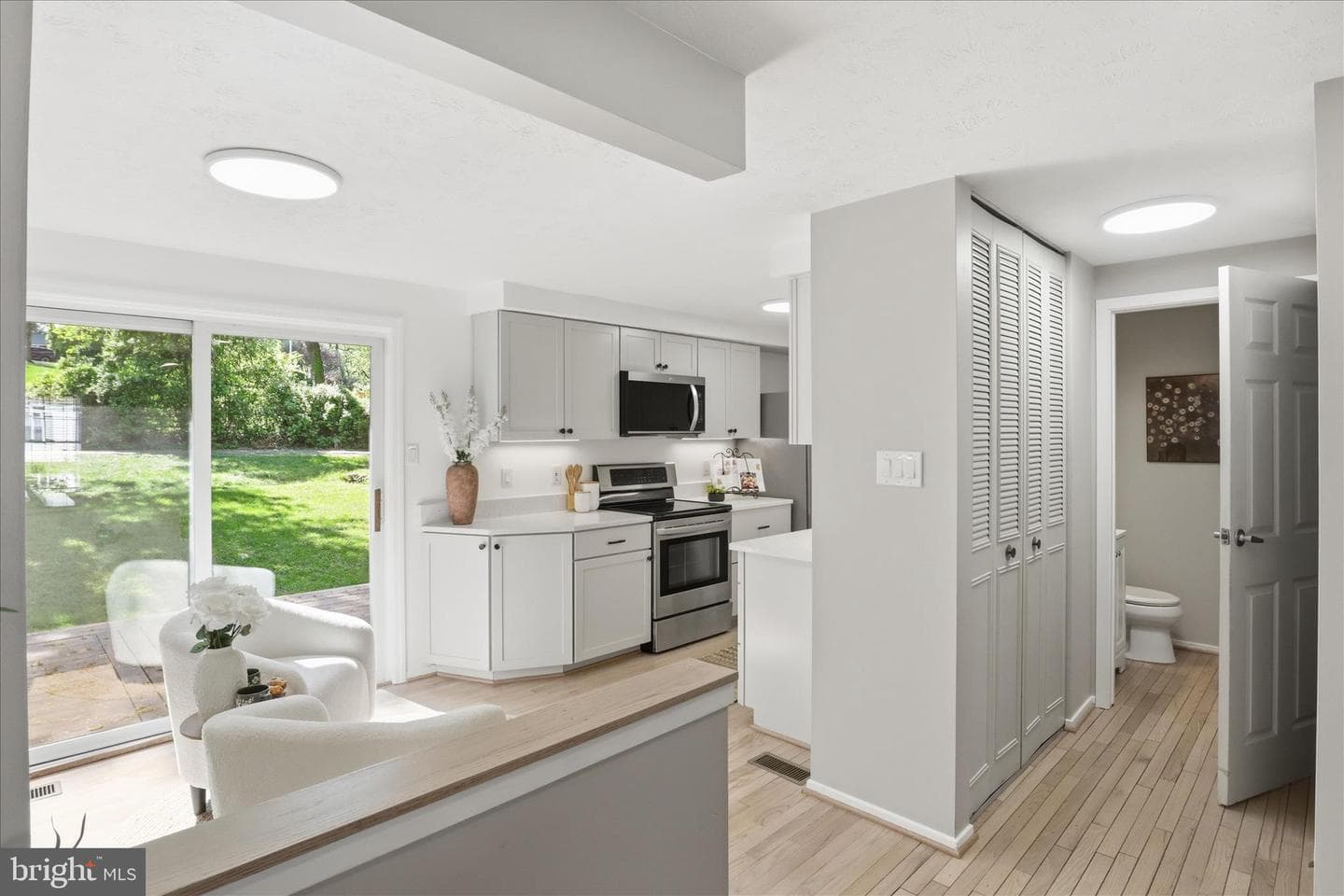 6106 Mantle Road photo 4