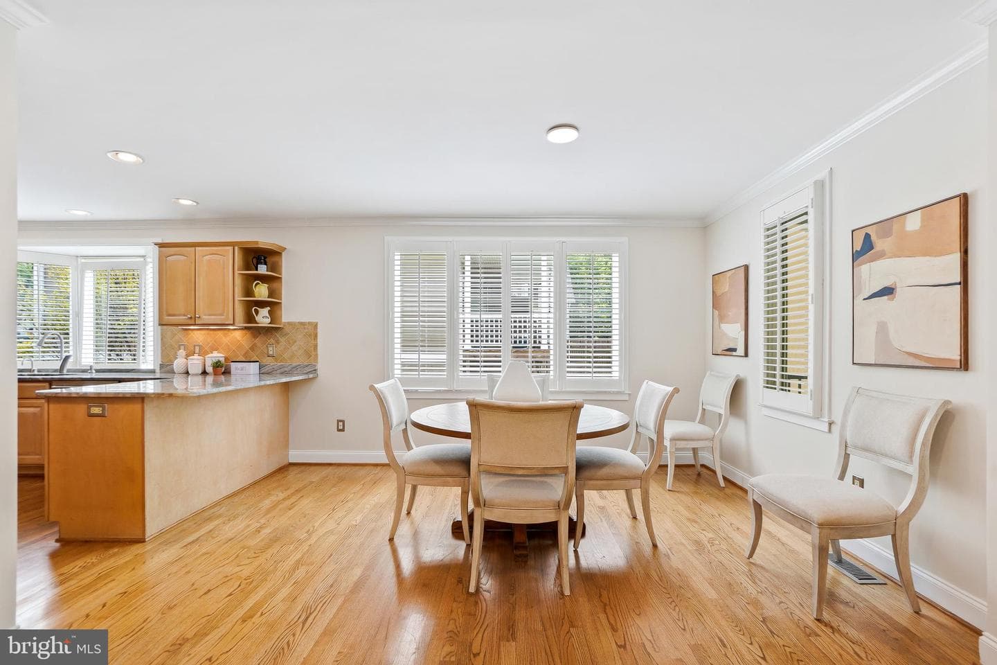 2004 Swan Terrace photo 9