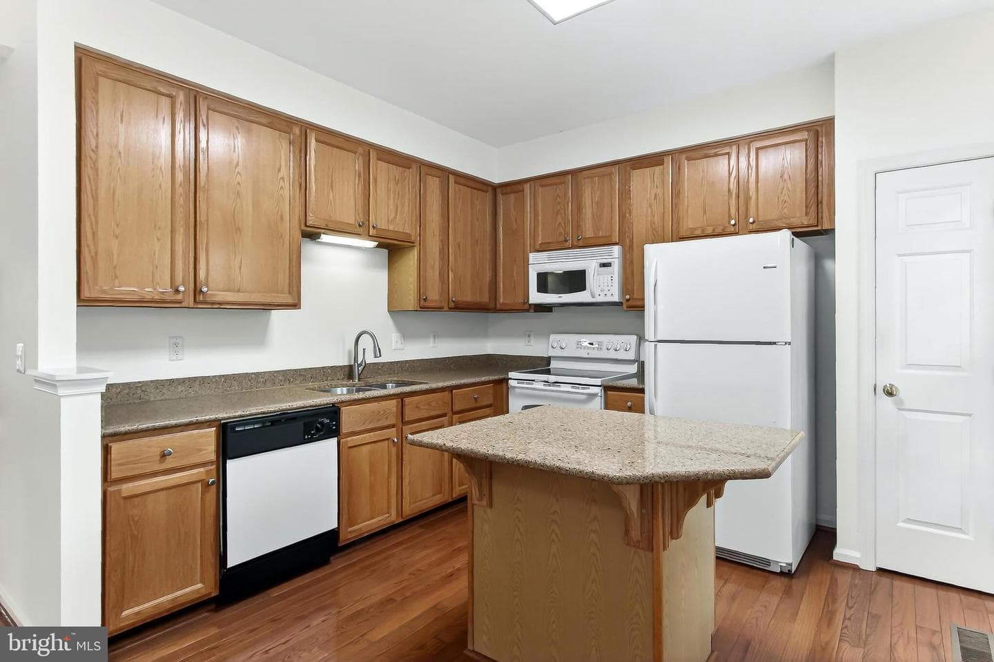14210 Glade Spring Drive photo 15