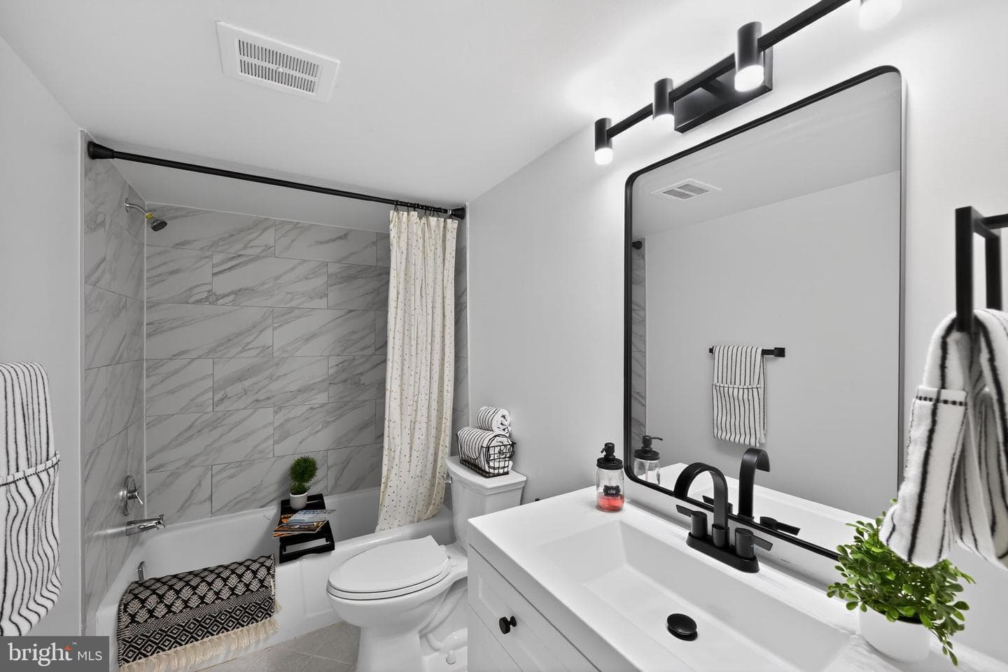 1533 Northgate Square #11b photo 9
