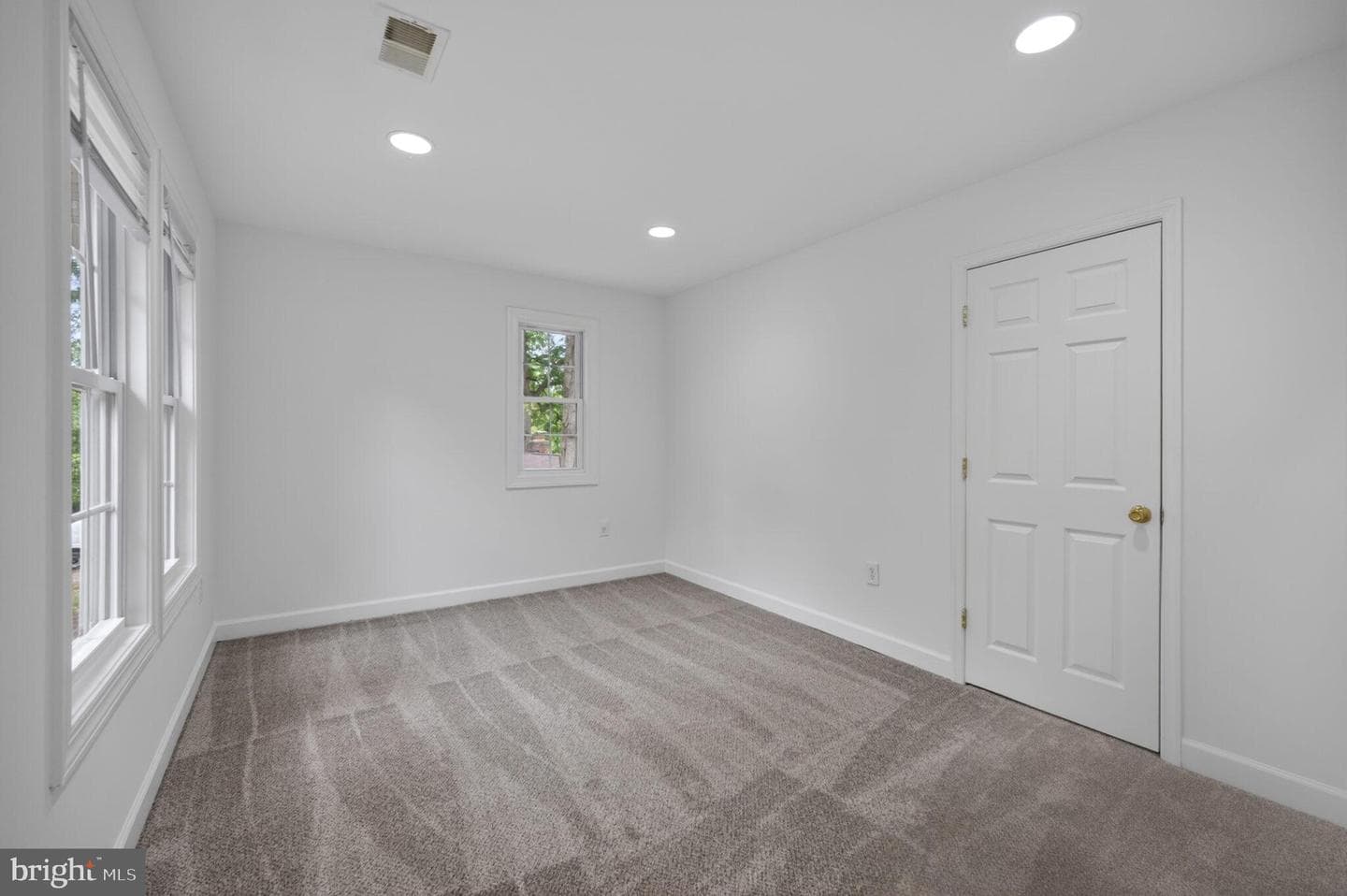 7909 Ashton Street photo 28