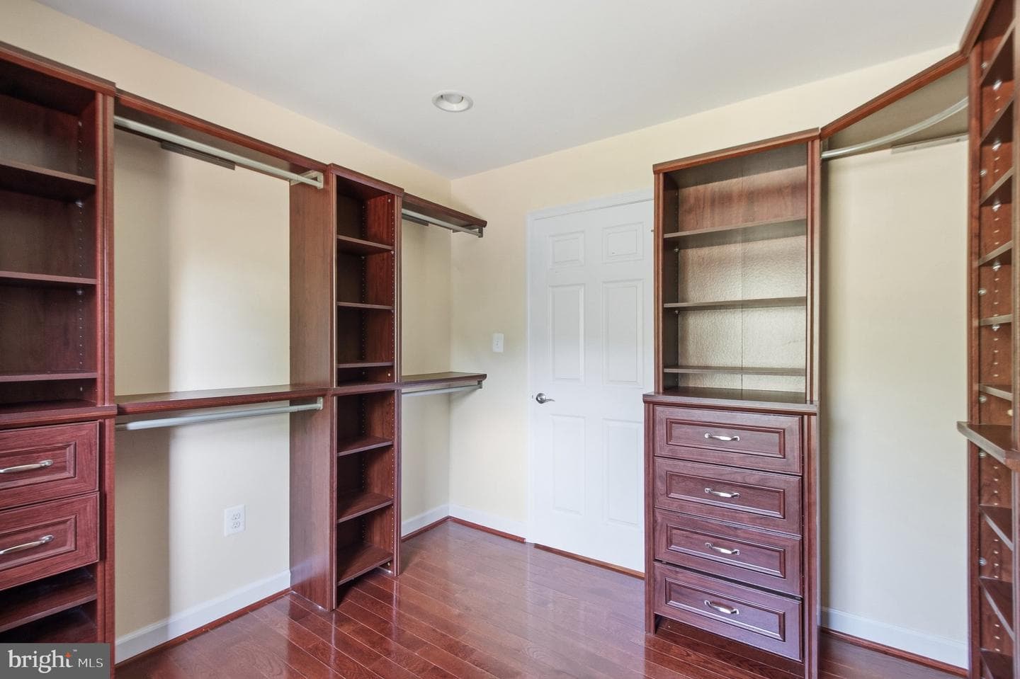 4526 Banff Street photo 31