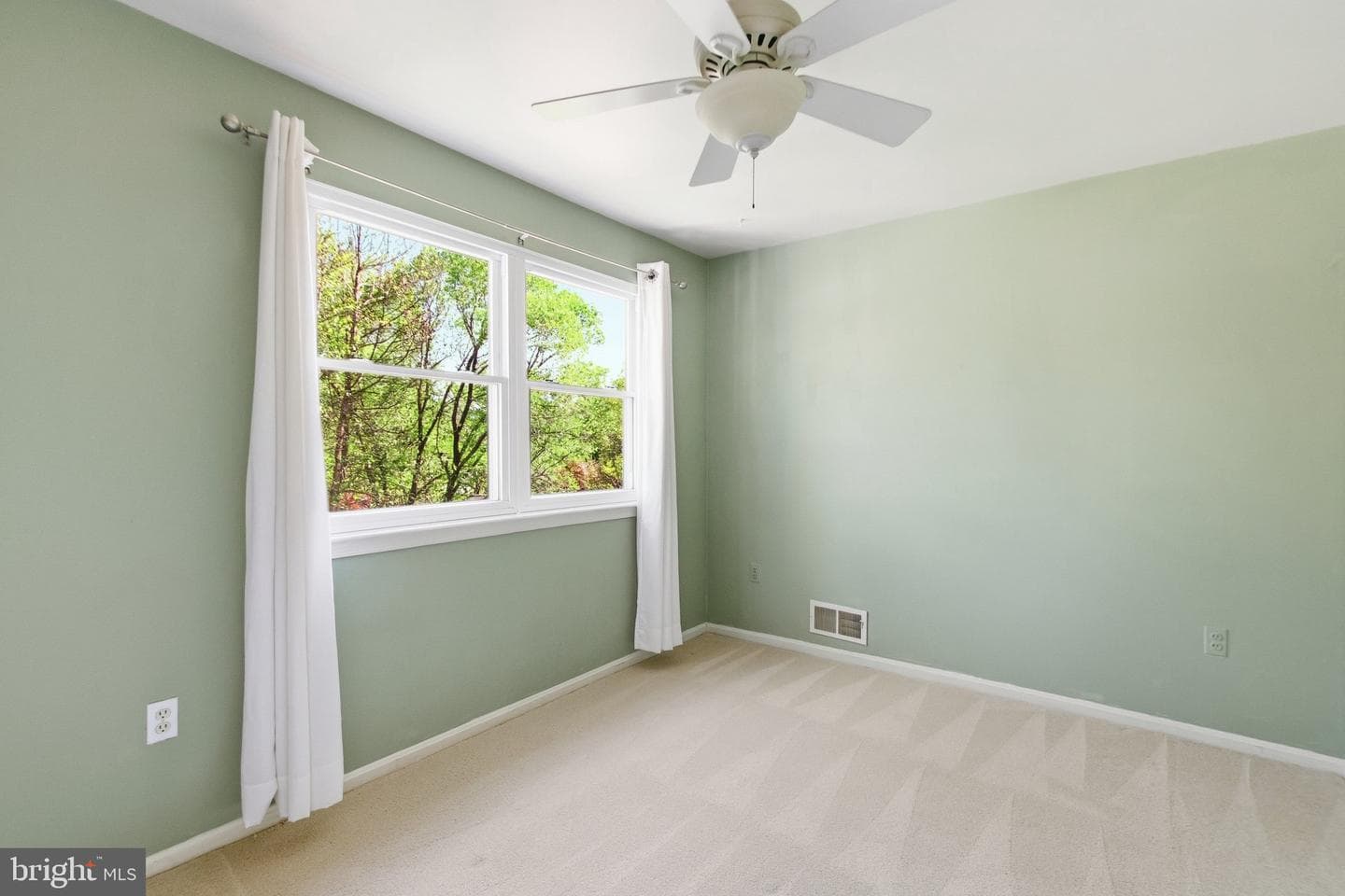 4526 Banff Street photo 38
