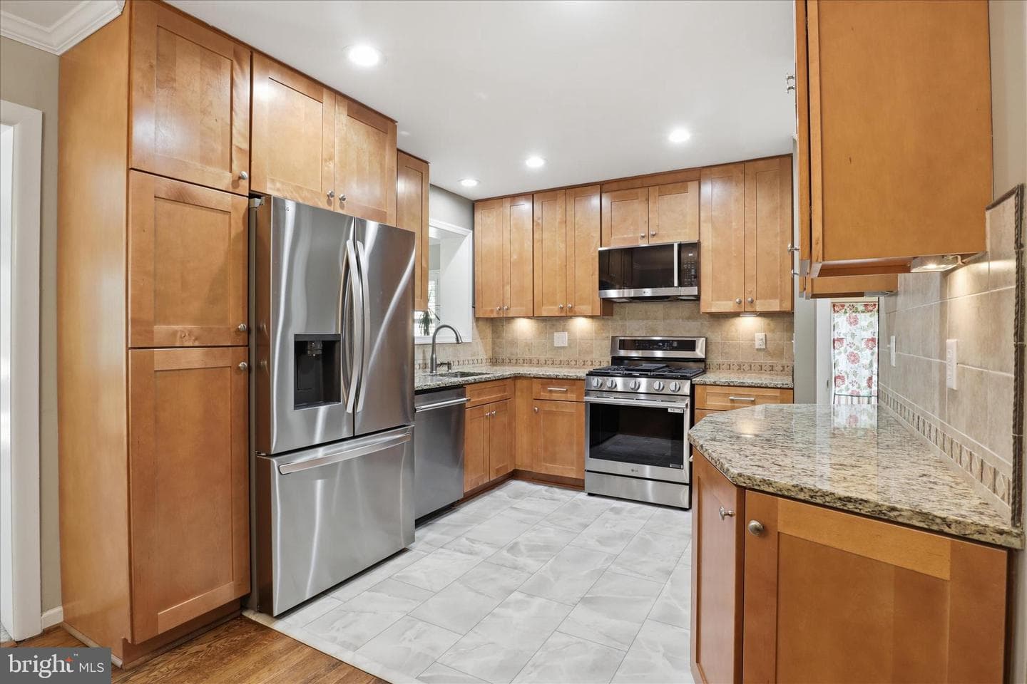 7608 Hamlet Street photo 10